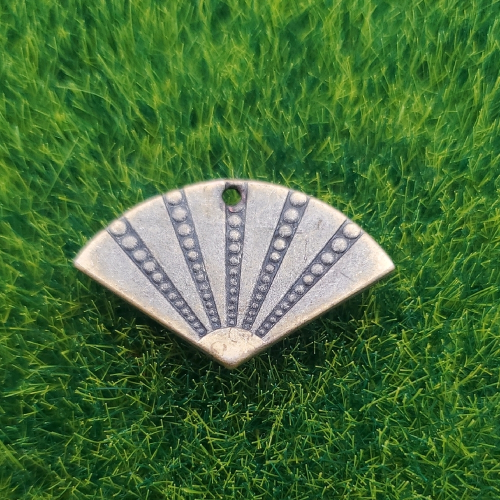 Light Bronze Fan Charm P308